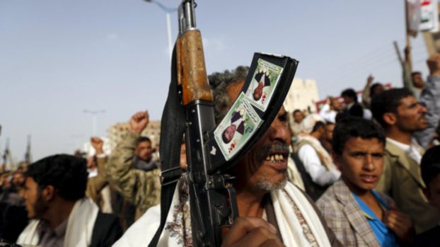 الشرعية تخوض معركة السلام والحوثي عينه على الحرب