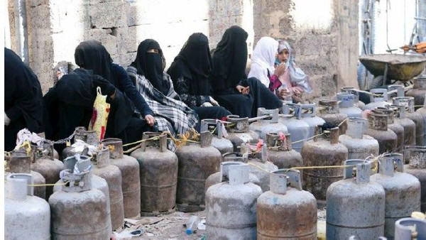 سلطات الحوثيين تستقبل شهر رمضان بإعلان جرعة سعرية كبيرة.. تعرف على السعر الجديد لإسطوانة الغاز وشروط الحصول عليها