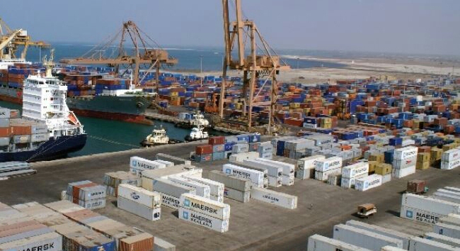 ميناء عدن  يسجل رقما قياسيا في مناولة البضائع