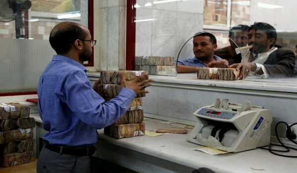 تراجع في قيمة الريال اليمني والعملات الاجنبية تواصل الصعود «أسعار الصرف اليوم»