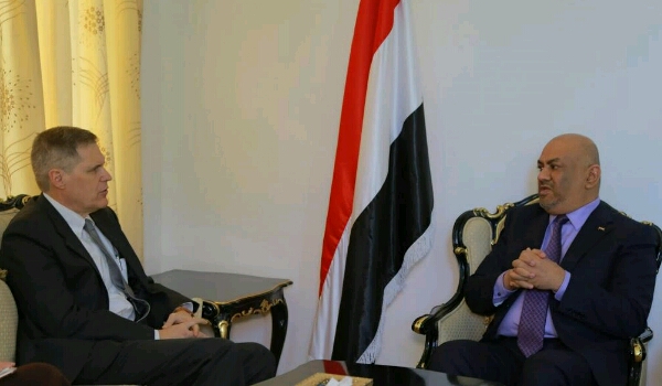 «واشنطن» تعلن تمسكها بـ«المرجعيات الثلاث» لحل الأزمة اليمنية و الحكومة الشرعية توجه دعوة لـ«المجتمع الدولي»