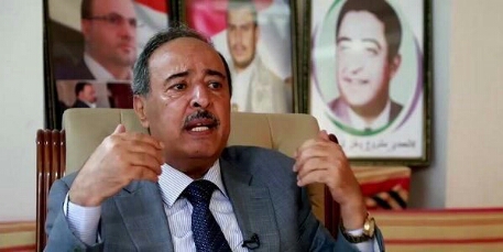 الحوثيون يهينون ويعتدون «بالضرب والبصق» على وزير سابق وأحد ابرز من ساندهم في اسقاط «صنعاء وعمران»