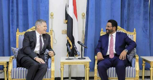 السفير الأمريكي  يصل محافظة مأرب واللواء سلطان العرادة يضع خيارات الحرب والسلام في اليمن بين يدي السفير
