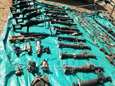 عقب تقدمه.. الجيش يغنم كميات ضخمة من السلاح والذخائر في «حيران» - صورة