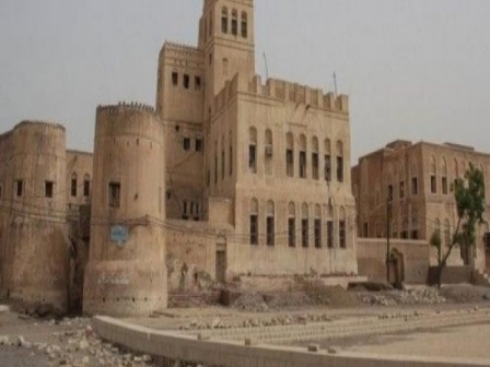 ميليشيا الحوثي تنهب مكتبة ومخطوطات «عاصمة اليمن»