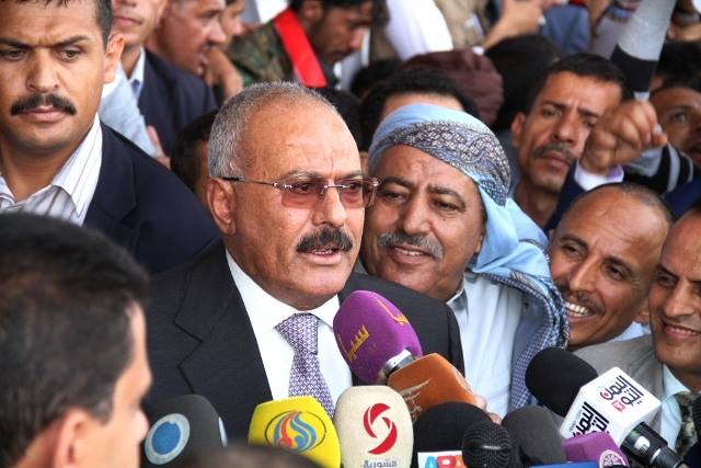 ميليشيات الحوثي تهين الموالين لـ«صالح»
