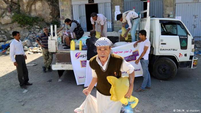 الحكومة اليمنية تطالب تصحيحا أمميا ينهي نهب الحوثيين للمساعدات
