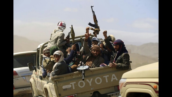 تطورات عاجلة :  تدمير أكبر معسكرات الحوثي في حجور وعمران والمليشيات تلجأ للباليستي ومعارك ضارية على أشدها