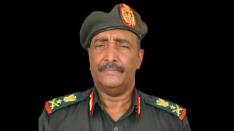 أشرف على قوات بلاده في اليمن.. تعرف على القائد الجديد للانقلاب بالسودان