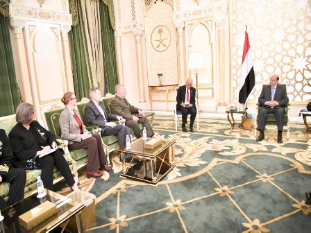 الرئيس «هادي»يلتقى وفدا أمريكيا برئاسة أحد أكبر قيادات الجيش «الأمريكي» .. ما هي نتائج اللقاء؟