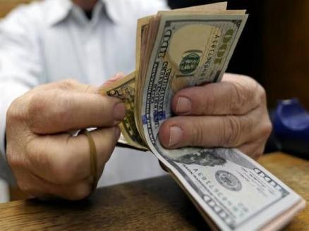 تعرّف على أسعار صرف «الدولار والسعودي» مقابل الريال اليمني مساء اليوم الاثنين
