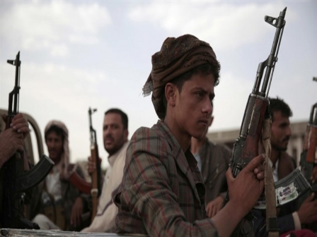الحوثيون يعلنون إنضمام أحد قيادات الجيش الوطني الى صفوفهم