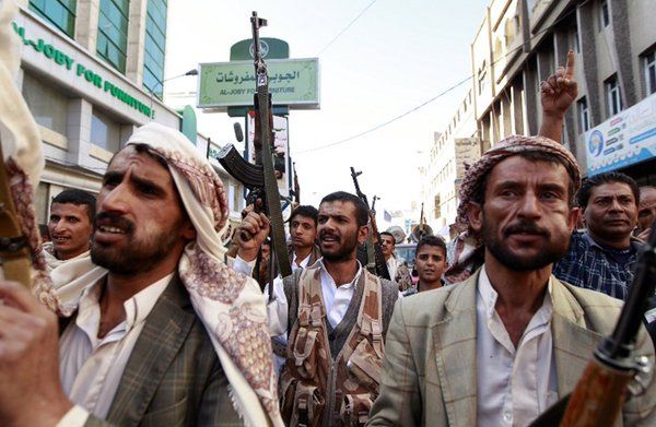 الميليشيات الحوثية تعتقل 7 من كبار قادتها صنعاء   