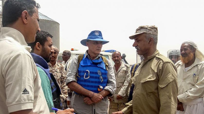 غريفيث يفشل في رفع القيود الحوثية عن تحركات الجنرال لوليسغارد