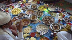 رمضان باليمن.. اختفاء الوجبات التقليدية وغياب الأحبة عن موائد الإفطار 