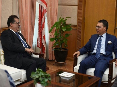 السفير «باحميد» يبحث مع أمين عام الخارجية الماليزية تطورات الأوضاع في «اليمن»