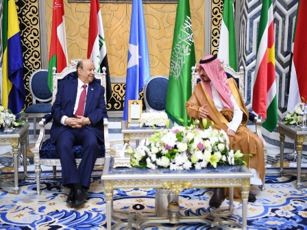 الرئيس «هادي»يصل مكة للمشاركة في أعمال القمتين العربية والإسلامية