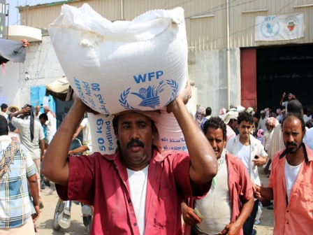 ما حقيقة إيقاف برنامج الغذاء العالمي للمساعدات الغذائية في مناطق سيطرة «الحوثيين»