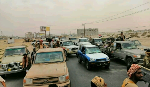 القوات الحكومية على مشارف ”زنجبار“ و”النخعي“ يقود ألوية الجنوب العسكرية لتحرير ”عدن“ والحكومة تقدم عرضا لمليشيا ”السيد“