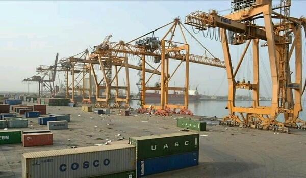 الحوثيون يحتجزون سفينة كورية قبالة ”كمران“