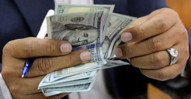 أكثر من 200 ريال فارق صرف بين صنعاء وعدن.. تعرف على آخر تحديثات أسعار الصرف اليوم