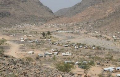 الحوثيون يقصفون مخيم للنازحين بالخانق بصنعاء