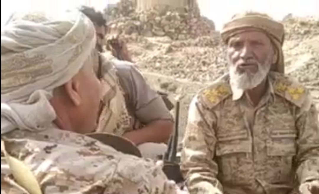 شاهد فيديو لضابط يمني مسن يشعل مواقع التواصل الاجتماعي