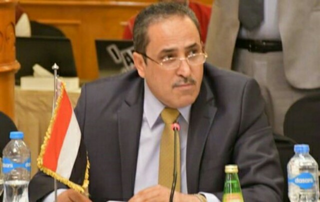 الحوثيون يقتحمون منزل رئيس الكتلة البرلمانية لحزب الاصلاح ويطردون النساء والاطفال