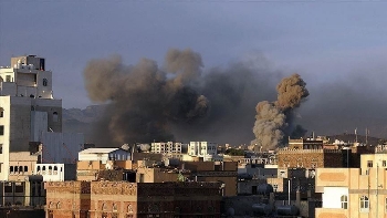 طيران التحالف يستهدف مواقع صواريخ وطائرات مسيرة في صنعاء وعمران