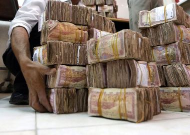 البنك المركزي في عدن يعلن عن تدابير جديدة للحد من تدهور صرف العملة