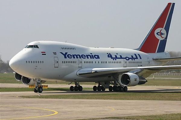 التحالف يمنع طائرات اليمنية من المبيت في مطارات اليمن ومسؤول يتحدث عن ”تدمير ممنهج للرموز السيادية“