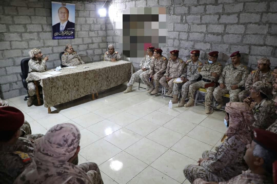 أكدت العزم على تحرير اليمن.. قيادة الجيش الوطني تجتمع في مأرب وتقف على مستجدات المعارك وتتعهد للشعب بالنصر