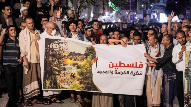 ”الحوثي“ يدعو التحالف لإيقاف المعارك في جميع الجبهات ويبدي استعداده لمساندته والوقوف بجانبه