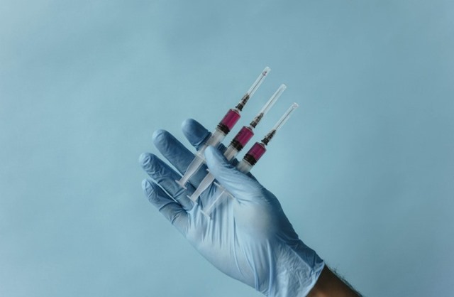 غرفة عمليات مكتب الصحة بمأرب تكشف عن إحصائيات  حملة التطعيم الطارئة