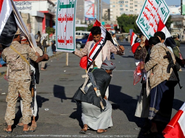 بإيعاز من ”إيرلو“.. ”عبدالملك الحوثي“ يخطط للاطاحة بعدد من قيادات ”جناح صعدة“ على رأسهم ”أبو محفوظ“