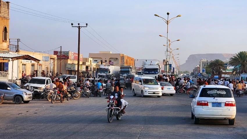 مصدر عسكري ينفي لمأرب برس مزاعم الانتقالي بشأن الاعتداء على متظاهرين بحضرموت ويكشف الحقيقة