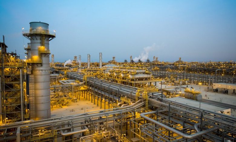 السعودية: انخفاض إنتاج مصفاة ينبع لتكرير النفط عقب هجوم للحوثيين