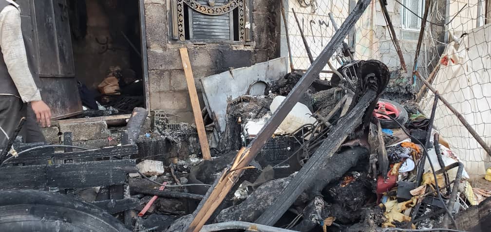 وفاة سبعة نازحين بينهم خمسة أطفال في حريق التهم مأواهم بمدينة مأرب