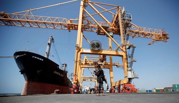 الحوثيون يُعلنون وصول أول سفينة نفط إلى ميناء الحديدة بعد ساعات من سريان الهدنة