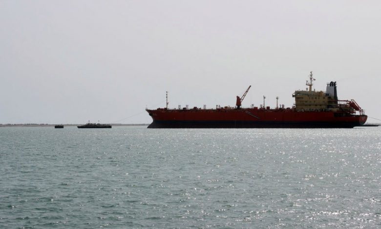 الحوثيون يعلنون وصول ثالث سفينة نفطية إلى الحديدة منذ بدء الهدنة