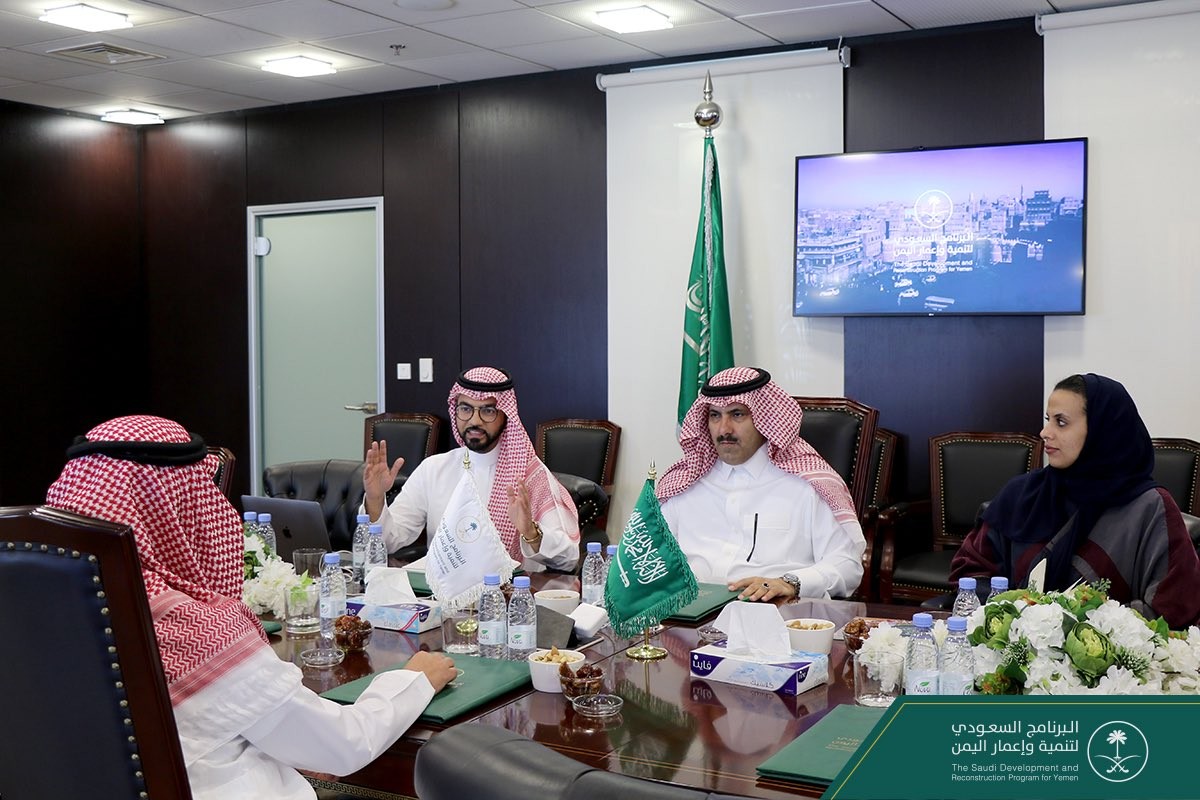 السعودية تعلن تقديم دعم عاجل وفوري لليمن- سيارات إسعاف وعربات استجابة عاجلة