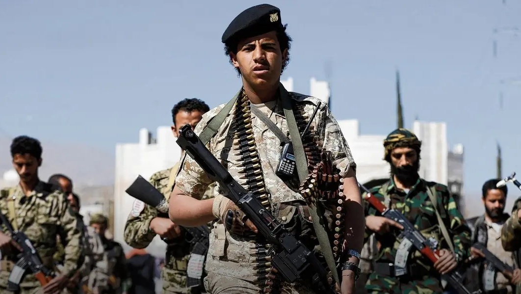 مليشيا الحوثي تعتقل عدد من المواطنين بـ”القبيطة“ بتهمة ”إصلاح الطريق“