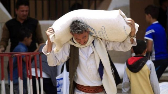 أسعار السلع الأساسية في اليمن ترتفع بنسبة 85 بالمائة..تقرير يكشف حجم مخزون القمح المتبقي في مناطق سيطرة الحكومة الشرعية والحوثيين