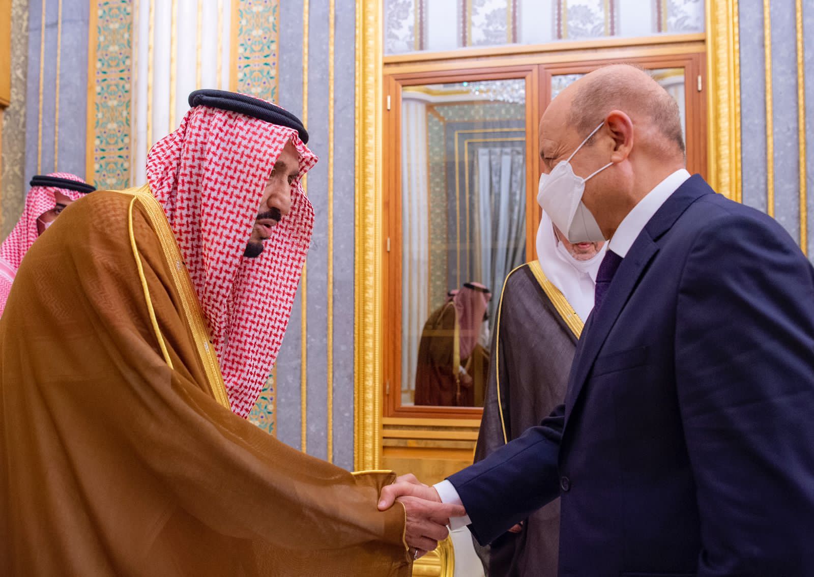 «الملك سلمان»يستقبل رئيس وأعضاء المجلس الرئاسي اليمني