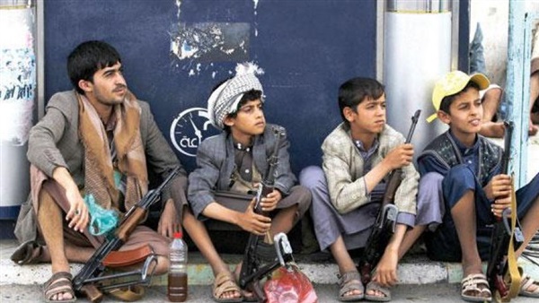 الحوثي يُسمم عقول أجيال اليمن.. تقرير يرصد إنتهاكات المليشيات بحق التعليم والمناهج الدراسية