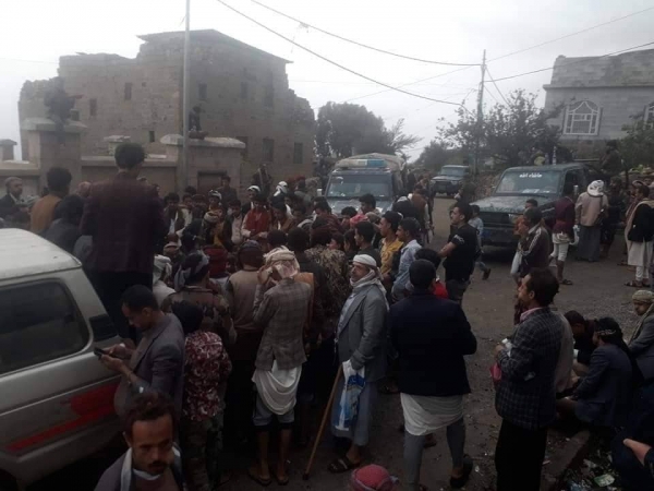 أول محافظة خاضعة لسيطرة المليشيات تشهد انتفاضة شعبية تطالب برحيل الحوثيين ومسلحي الجماعة يستخدمون الرصاص الحي لتفريق المتظاهرين