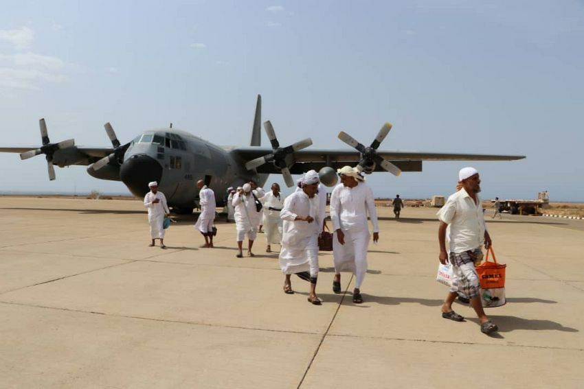 الطيران الملكي السعودي يتدخل ويسهل عودة حجاج يمنيين الى ديارهم «صورة»