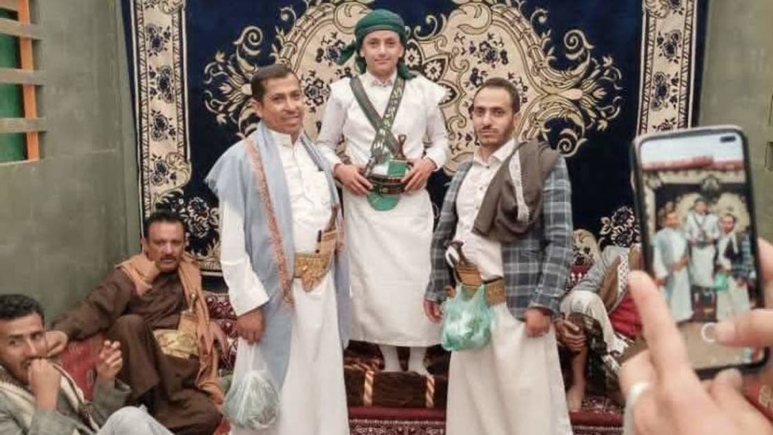 شاهد أغرب حفل عرس هو الأول من نوعه في اليمن والعريس  يكسب احترام ملايين الشباب اليمنيين ويعيش الفرحة مرتين