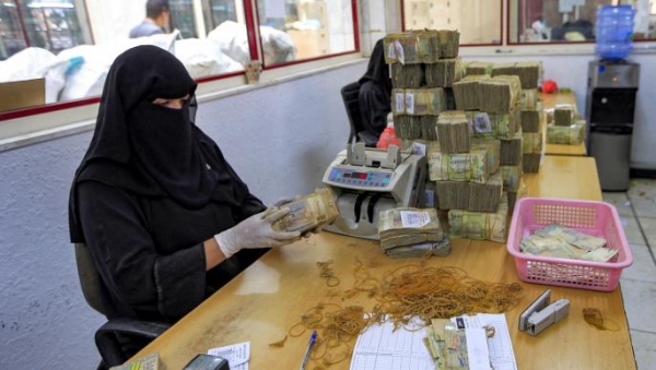 ما حقيقة الاتفاق على توحيد السياسة النقدية بين بنكي عدن وصنعاء وصرف مرتبات جميع الموظفين؟