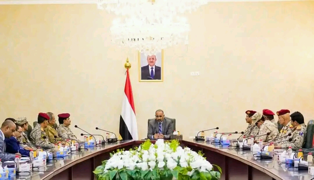 عيدوس الزبيدي يظهر اخيرا وخلفه العلم الجمهوري لدولة الوحدة في قلب العاصمة عدن «صورة+تفاصيل الاجتماع»